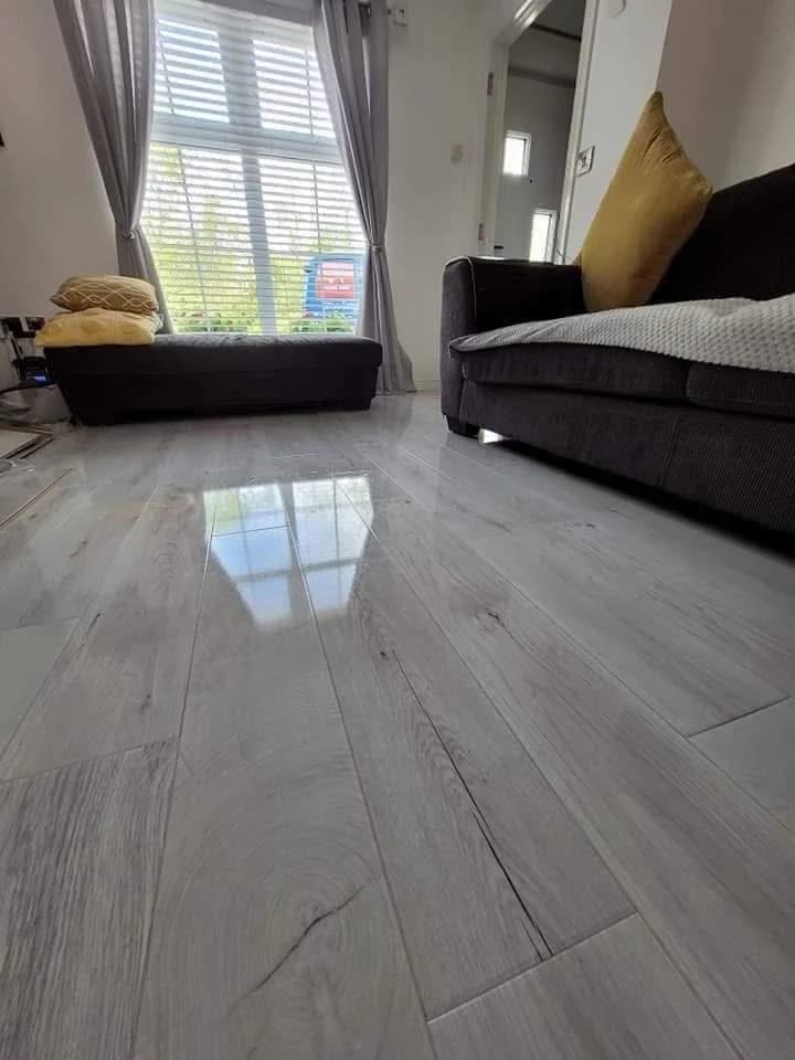 Pale grey high gloss laminate in a bay-window living room